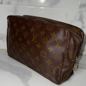 Auth Louis Vuitton Monogram Vanity Pouch
